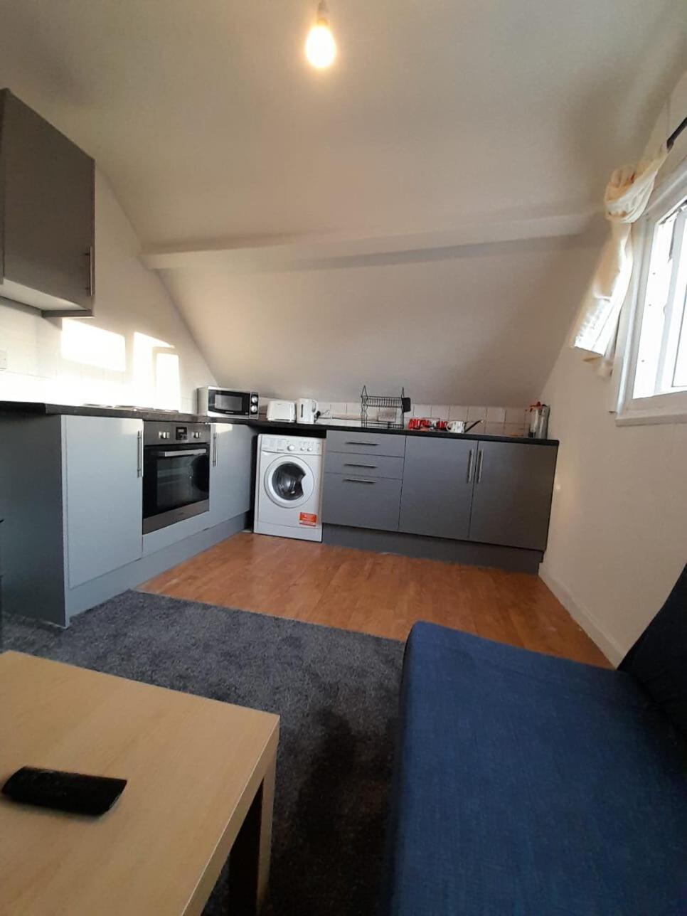 Entire Victoria Park Cardiff Apartment With Free Street Parking Bus 17 And 18 Direct To Cardiff City Centre, Fast Free Wi-Fi Екстер'єр фото