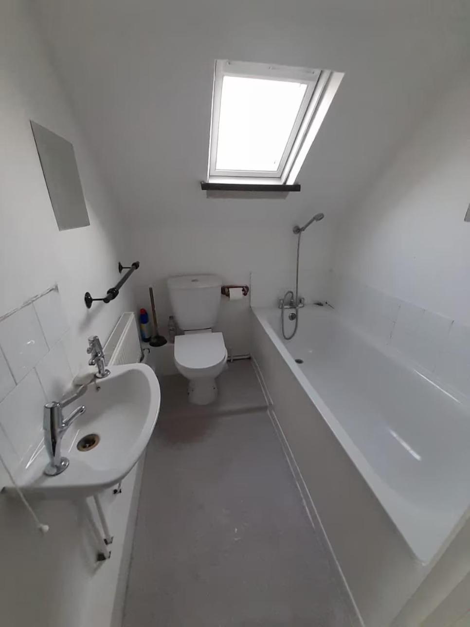 Entire Victoria Park Cardiff Apartment With Free Street Parking Bus 17 And 18 Direct To Cardiff City Centre, Fast Free Wi-Fi Екстер'єр фото