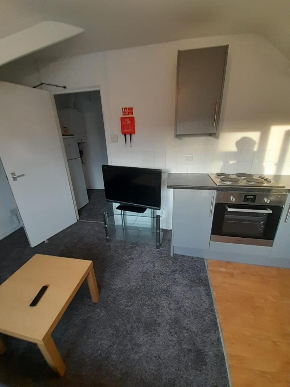 Entire Victoria Park Cardiff Apartment With Free Street Parking Bus 17 And 18 Direct To Cardiff City Centre, Fast Free Wi-Fi Екстер'єр фото
